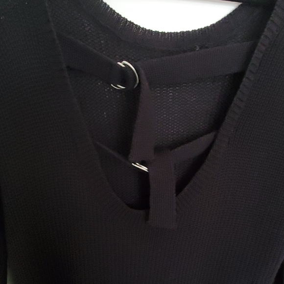 Long black sweater - Picture 3 of 3